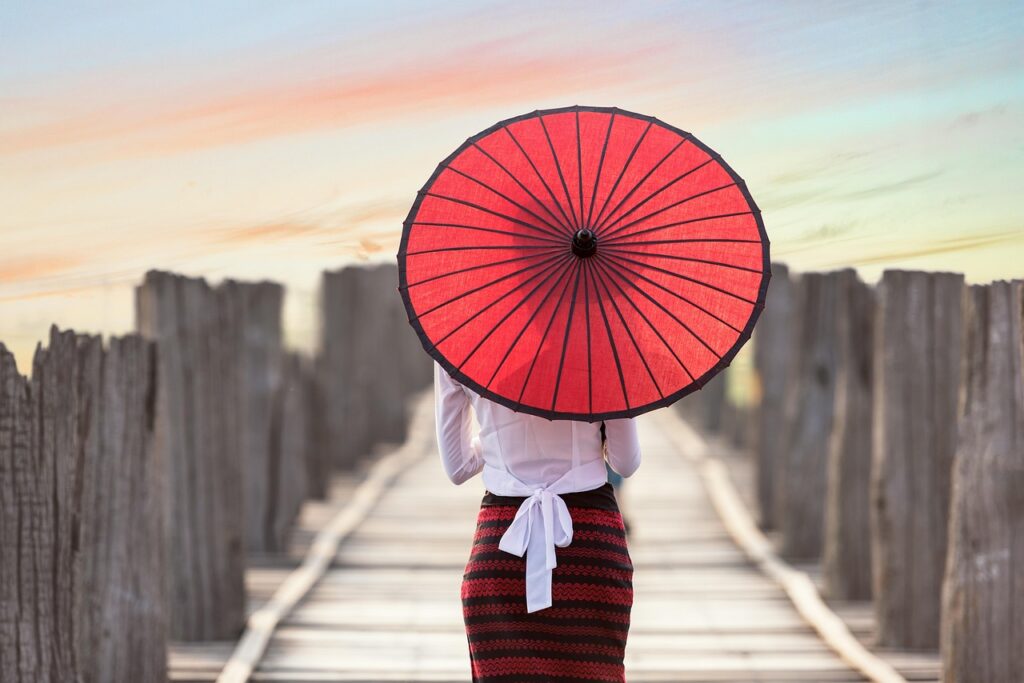 夏の目元シワを防ぐ日焼け対策のコツは？