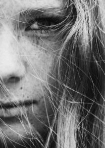秋に肌再生の力が弱る時期に気をつけるべきスキンケアは？